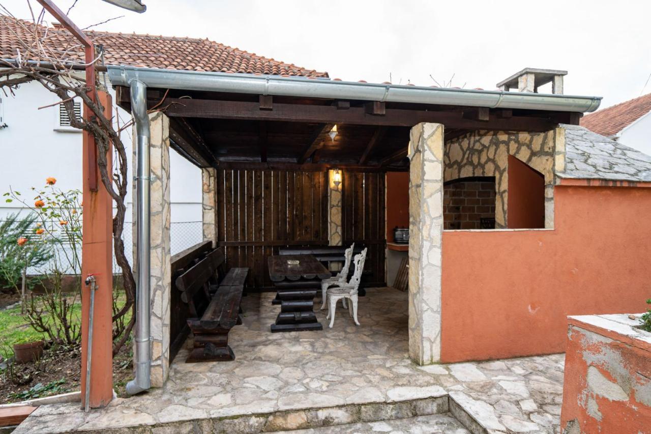 Apartman Jozic Knin Exterior photo