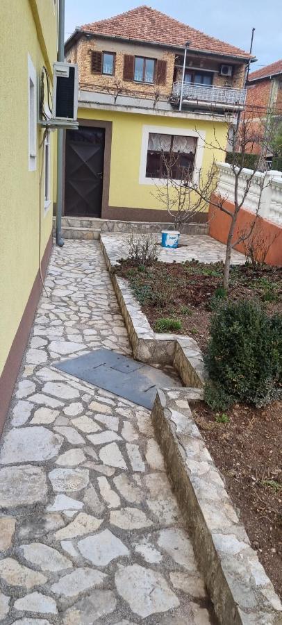 Apartman Jozic Knin Exterior photo